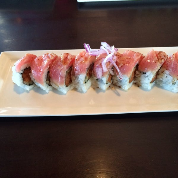 รูปภาพถ่ายที่ Asahi Sushi โดย Mike R. เมื่อ 2/19/2014