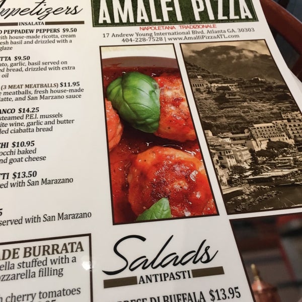 Foto tomada en Amalfi Pizza  por Heather L. el 8/15/2019