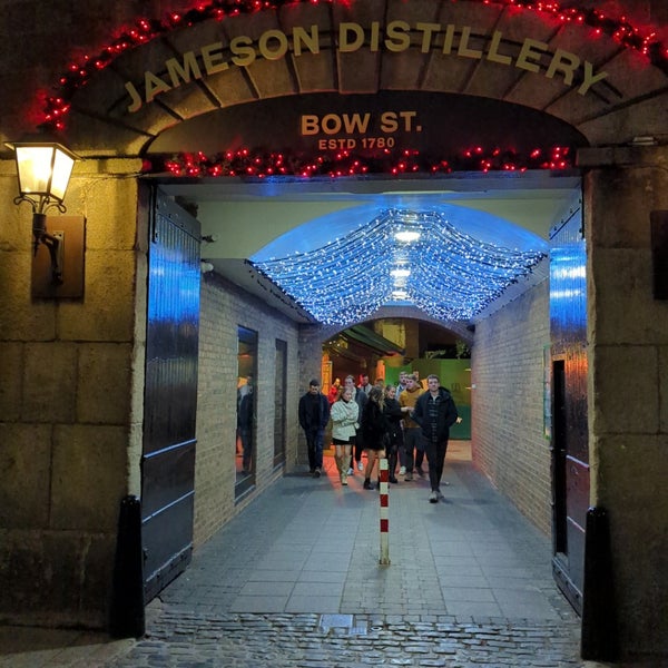 Foto tirada no(a) Jameson Distillery Bow St. por Adam K. em 12/3/2022
