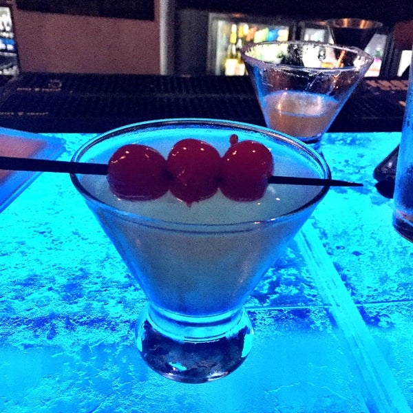 Das Foto wurde bei ICE Martini Bar von Crikettes am 6/19/2016 aufgenommen