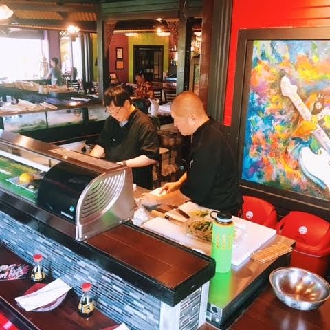 Foto diambil di Poipu Rock n&#39; Roll Sushi oleh Poipu Rock n&#39; Roll Sushi pada 5/4/2016