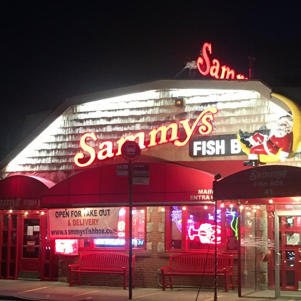 Foto scattata a Sammy&#39;s Fish Box Restaurant da Trevin⚡️ D. il 5/13/2020