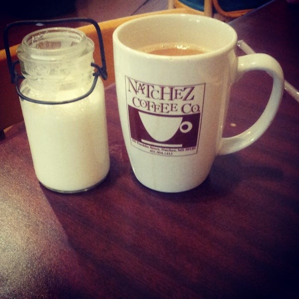 Foto scattata a Natchez Coffee Co. da Jonathan S. il 10/25/2013
