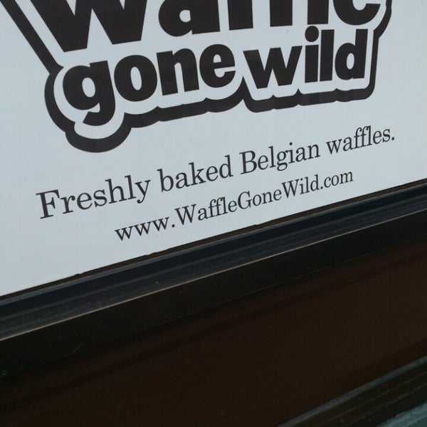 Foto scattata a Waffle Gone Wild da Blair H. il 4/14/2013