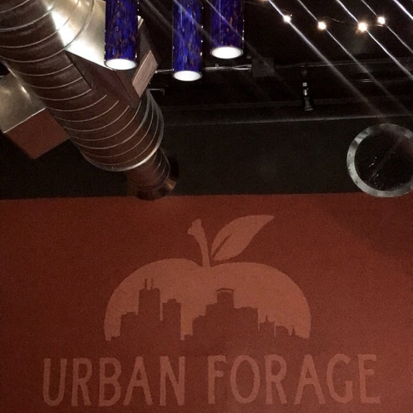 Foto scattata a Urban Forage Winery &amp; Cider House da Danielle Z. il 12/24/2017