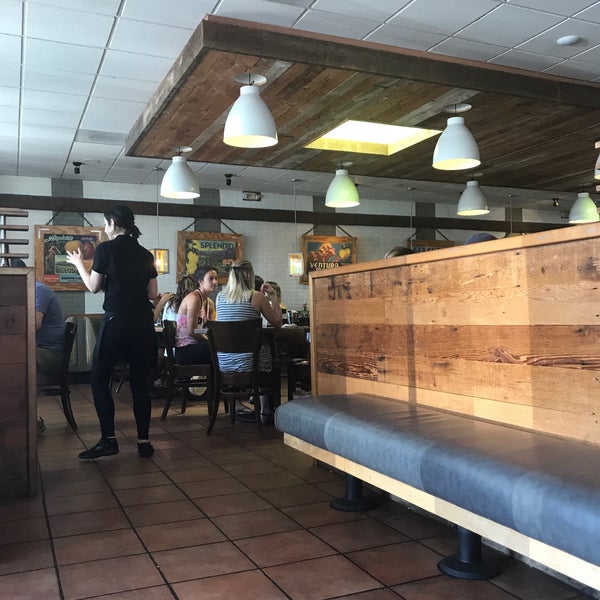 7/14/2018에 Steve P.님이 Jinky&#39;s Cafe Thousand Oaks에서 찍은 사진