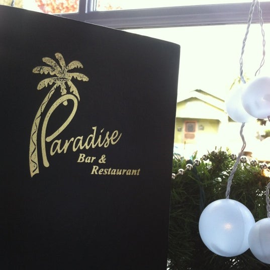 12/1/2012에 Geoffrey L.님이 Paradise Bar &amp; Restaurant에서 찍은 사진
