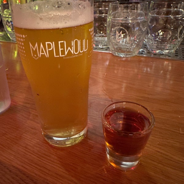 Foto tirada no(a) Maplewood Brewery &amp; Distillery por Drew Z. em 7/21/2023