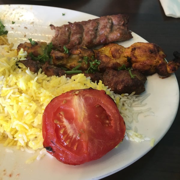 Снимок сделан в Shiraz Persian Restaurant + Bar رستوران ایرانی شیراز пользователем Clarence T. 2/28/2016