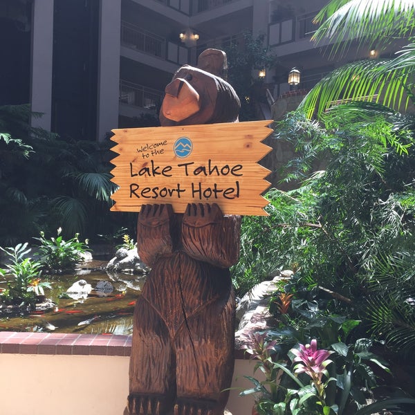 Foto tirada no(a) Lake Tahoe Resort Hotel por M R. em 6/14/2015