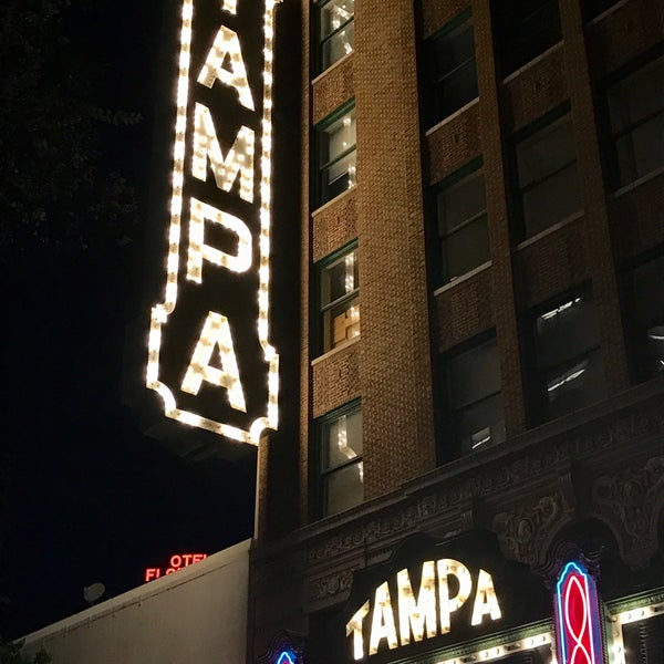 Das Foto wurde bei Tampa Theatre von Stacie W. am 8/11/2017 aufgenommen