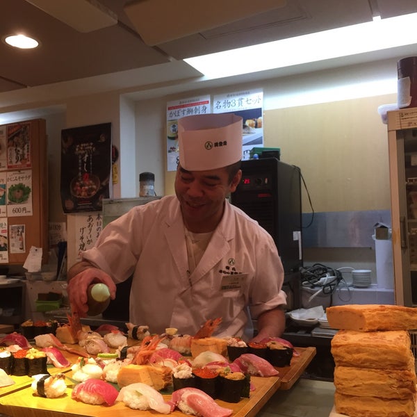 12/11/2015にadisornが梅丘寿司の美登利総本店で撮った写真