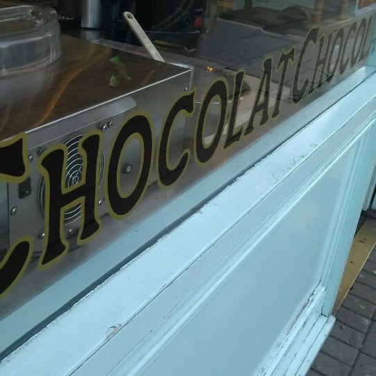 12/20/2013에 Paul W.님이 Chocolat Chocolat에서 찍은 사진