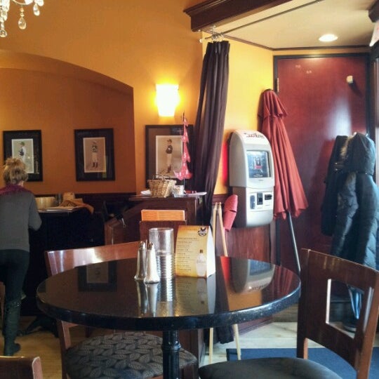 11/29/2012 tarihinde Christine H.ziyaretçi tarafından Blinkers Tavern'de çekilen fotoğraf
