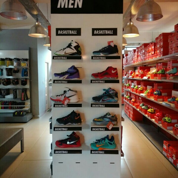 nike outlet alam sutera
