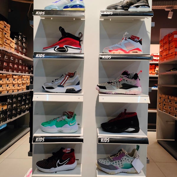 Nike store tangerang online