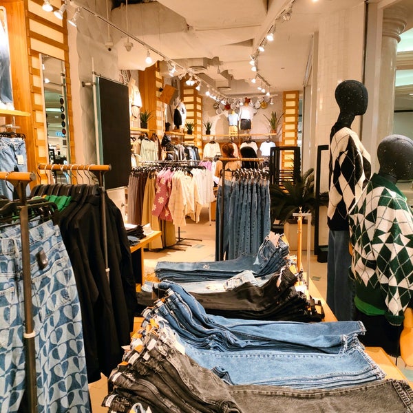 Magasins pull and bear hotsell
