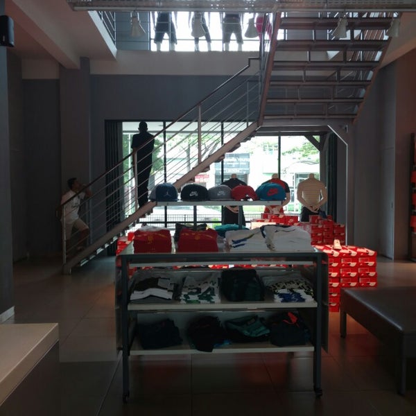 nike factory alam sutera