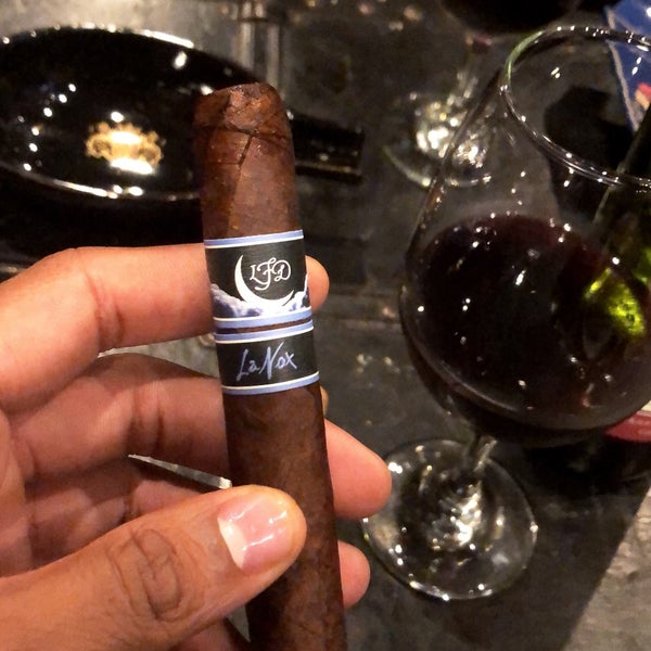 10/10/2018 tarihinde Julio D.ziyaretçi tarafından SoHo Cigar Bar'de çekilen fotoğraf
