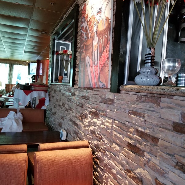 Foto tirada no(a) Lucy Ethiopian Restaurant &amp; Lounge por Norman R. em 10/1/2017