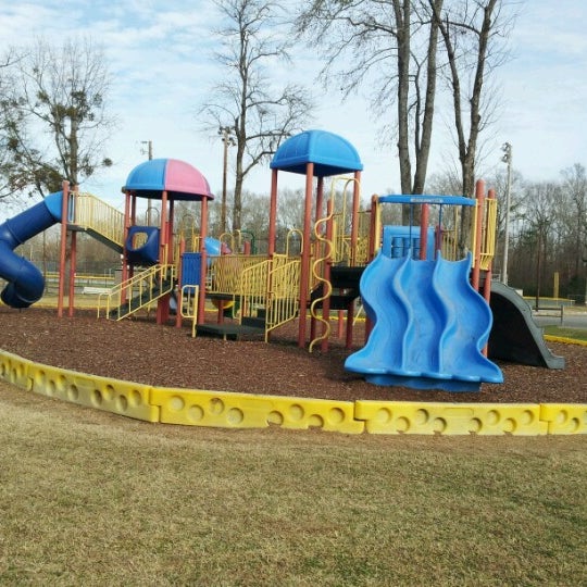 сити детская площадка. детская площадка в нью-йорке. The playground nyc. сад доска спортивная. сити детская площадка.