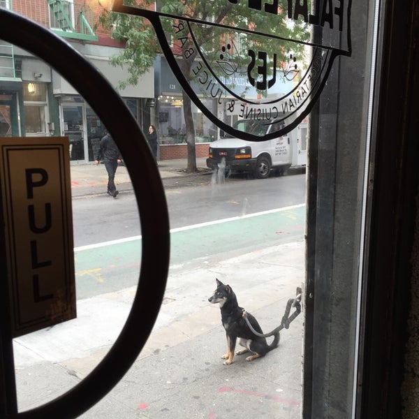 10/24/2014 tarihinde ᴡ p.ziyaretçi tarafından The Falafel Shop'de çekilen fotoğraf