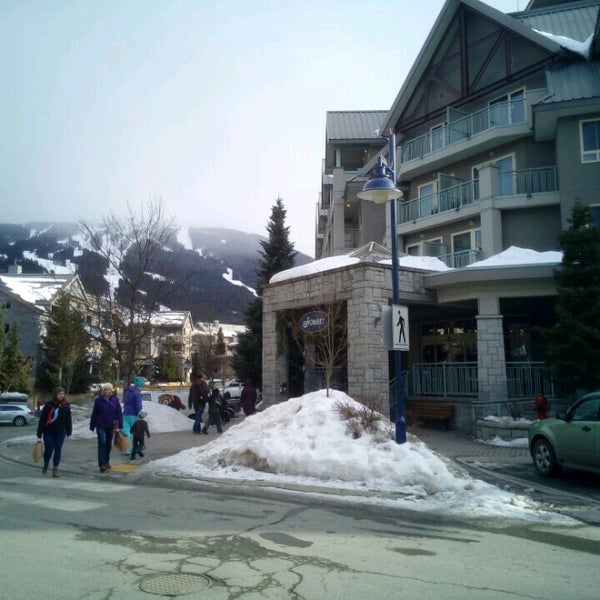 Das Foto wurde bei Summit Lodge Whistler von Kelim am 2/24/2017 aufgenommen