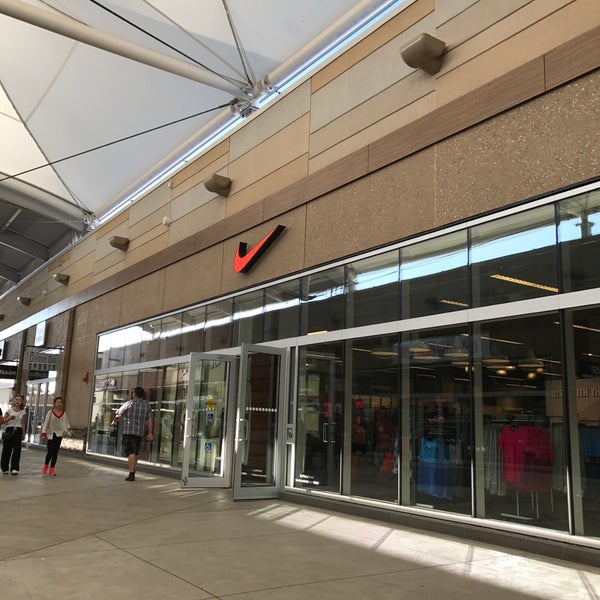 Nike outlet niagara 2025 on the lake