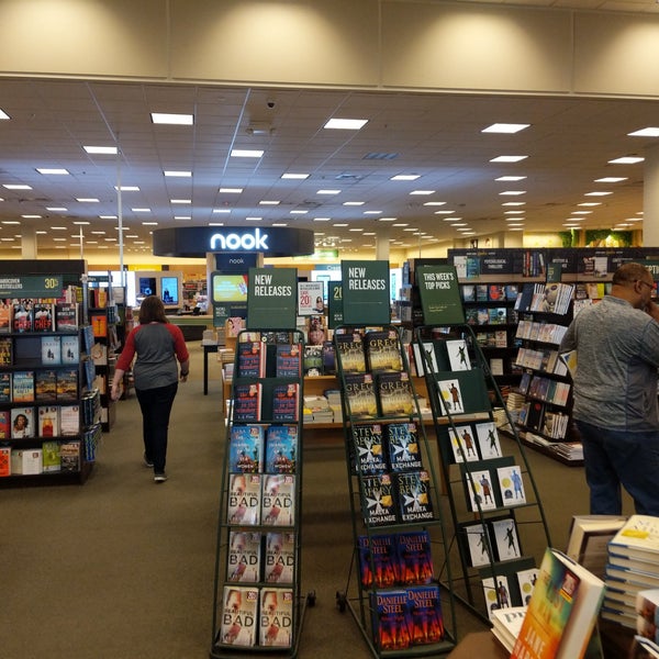Barnes & Noble Bookstore in Fairview Heights