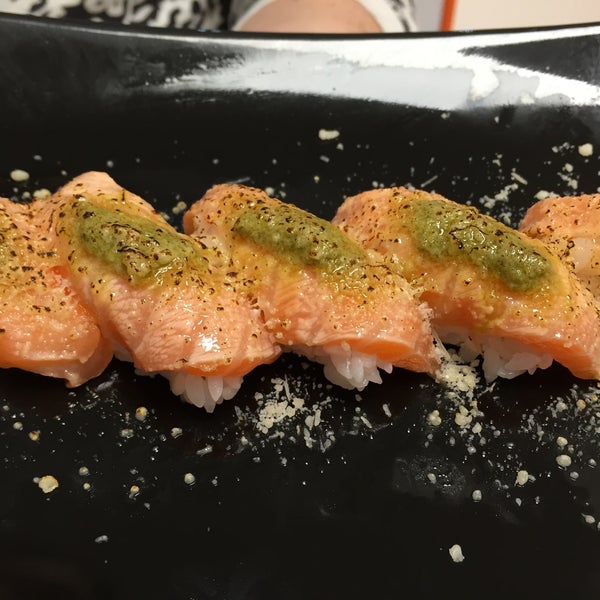 Снимок сделан в Sushi Surprise пользователем N D. 2/24/2015