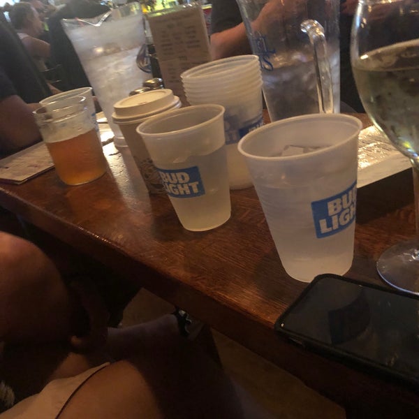 Foto tomada en Maggie Reilly&#39;s Pub &amp; Restaurant  por Courtney M. el 6/25/2019