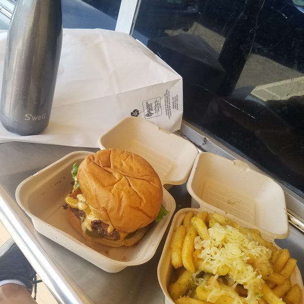 Foto tirada no(a) Beep&#39;s Burgers por Jennifer R. em 9/14/2019