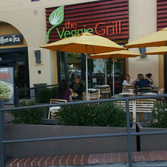 รูปภาพถ่ายที่ Veggie Grill โดย Pilar P. เมื่อ 7/1/2016