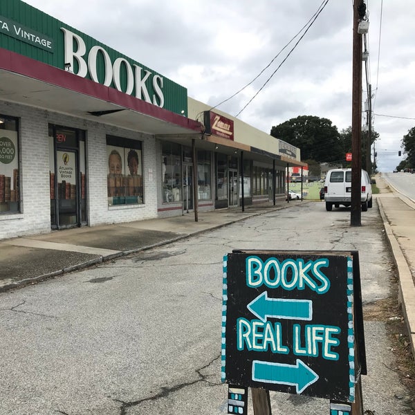 10/27/2018 tarihinde Vanessa M.ziyaretçi tarafından Atlanta Vintage Books'de çekilen fotoğraf