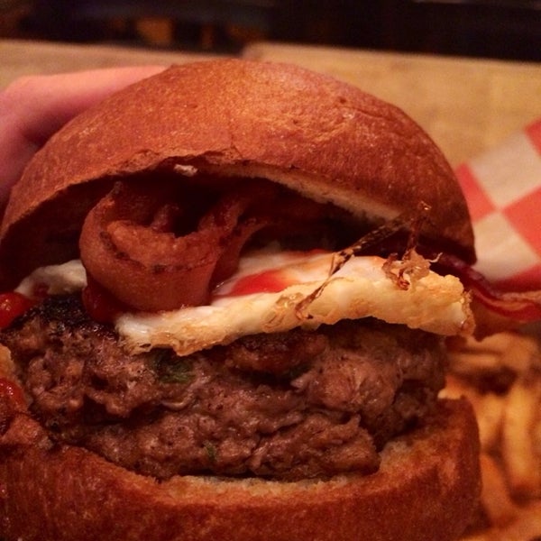 Снимок сделан в The Burger Guru пользователем Diana 1/1/2014