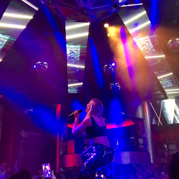 รูปภาพถ่ายที่ Drai&#39;s Nightclub โดย Pat H. เมื่อ 1/10/2019