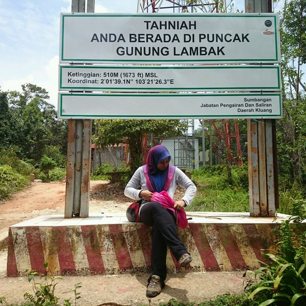 Photo taken at Puncak Gunung Lambak by Nurulkeena . on 9/22/2016