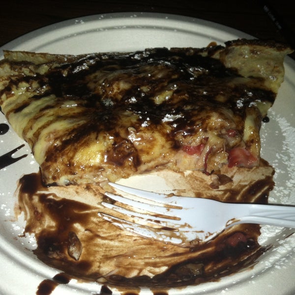 4/15/2013 tarihinde Ryan K.ziyaretçi tarafından Coco Crepes, Waffles &amp; Coffee'de çekilen fotoğraf