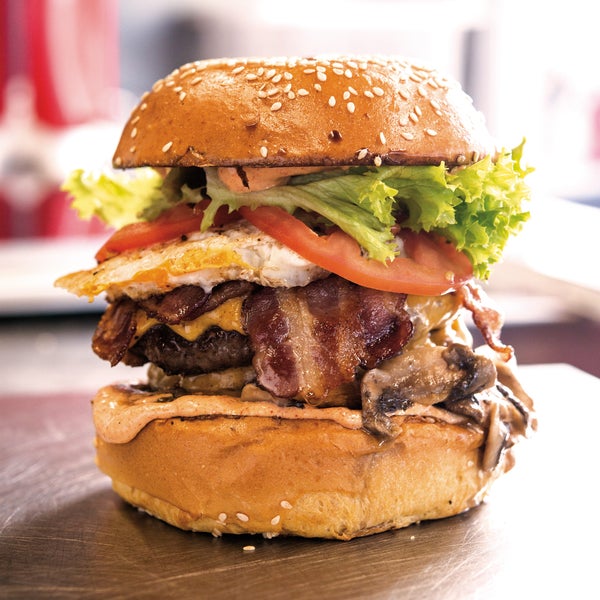 รูปภาพถ่ายที่ BurgerKultour โดย BurgerKultour เมื่อ 4/6/2016