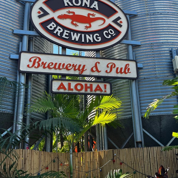 Foto scattata a Kona Brewing Co. &amp; Brewpub da Rei H. il 12/30/2022