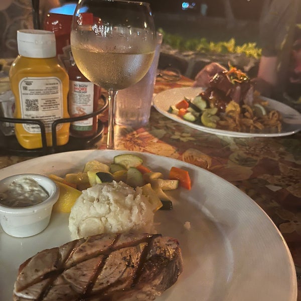 Kona Inn Restaurant Seafood Restaurant in Kailua Kona