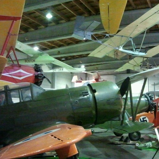 Foto diambil di Suomen Ilmailumuseo / Finnish Aviation Museum oleh Markku S. pada 12/13/2012