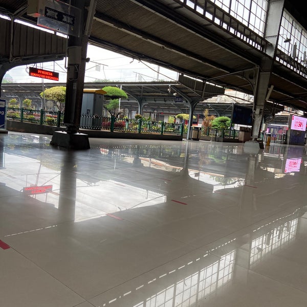 Foto diambil di Stasiun Jakarta Kota oleh rosekita p. pada 1/31/2021