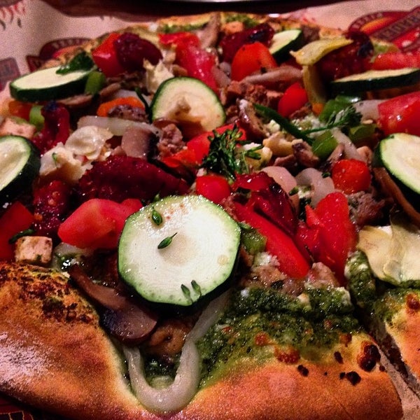 1/27/2014 tarihinde Andrew B.ziyaretçi tarafından Trademark Pizza Company'de çekilen fotoğraf