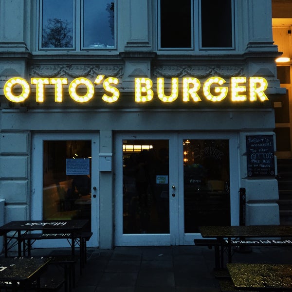 Photo taken at Otto&#39;s Burger by Kathrin R. on 5/31/2015