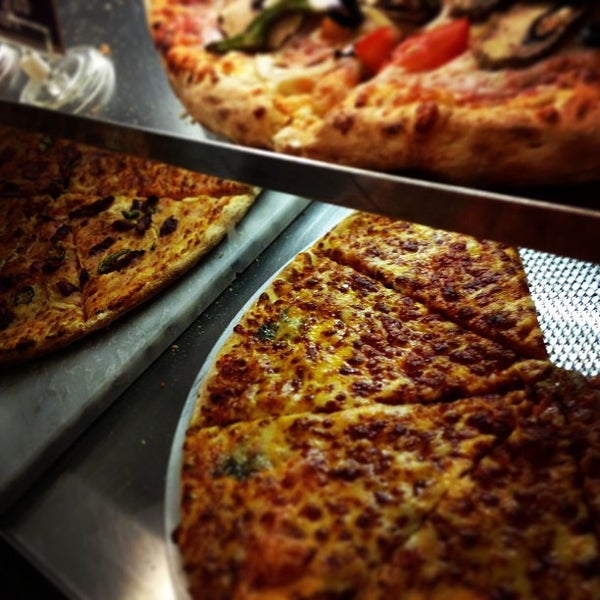 8/8/2013 tarihinde Yasser A.ziyaretçi tarafından New York Pizza'de çekilen fotoğraf