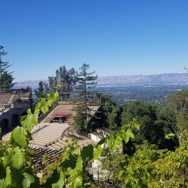 Foto diambil di Mountain Winery oleh kumi m. pada 7/12/2019