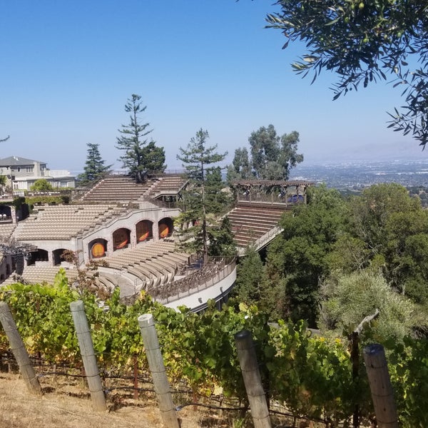 Foto diambil di Mountain Winery oleh kumi m. pada 9/27/2019