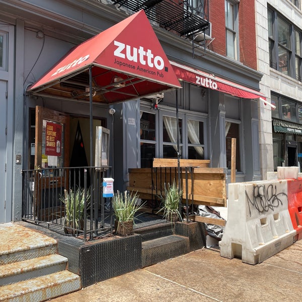 Foto diambil di Zutto Japanese American Pub oleh Erica G. pada 7/28/2021