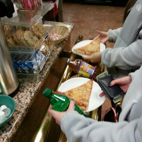 12/27/2013にKen T.がRomanelli&#39;s Pizza &amp; Italian Eateryで撮った写真